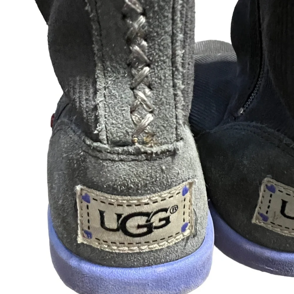 UGG gray pull